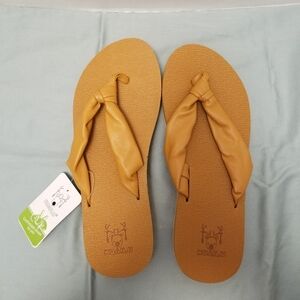 NWT Kuailu Sandals Size 8